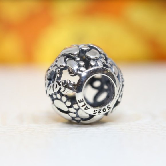 PANDORA Fur Baby Hearts & Paw Prints Charm 792248C00 - Picture 4 of 5